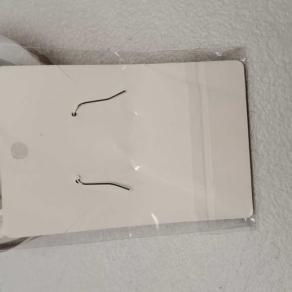 ❤️PENNYWISE CLOWN BOTTLE DROP & DANGLE HALLOWEEN HORROR EARRING - FACTORY SEALED - Picture 4 of 6